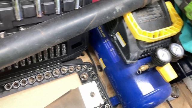 How To Replace 2004 Saturn Ion's Fuel Tank Straps смотреть онлайн