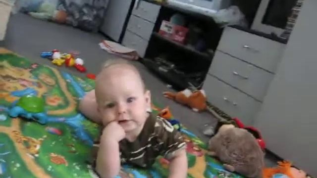 Чумачечая весна в исполнении сынка :) смотреть онлайн