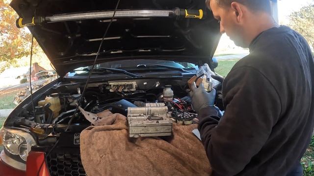How to replace a Ford CD4E Transmission Shift Solenoids смотреть онлайн