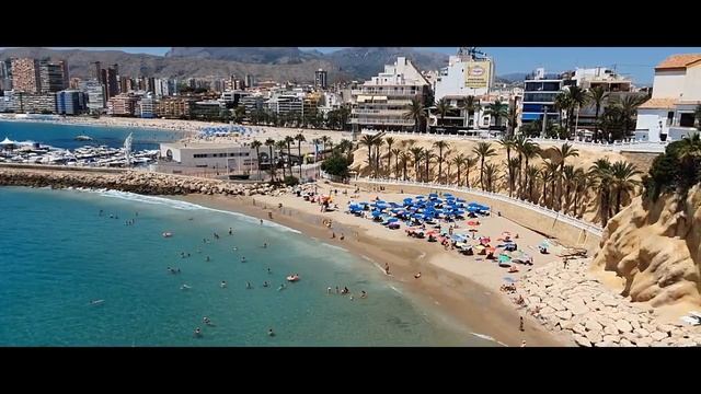 Испания, пляж Бенидорма, конец июля 2021 смотреть онлайн