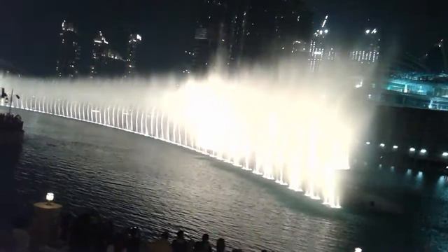 Дубай, Бурж Кхалифа, фонтан просто фантастика! смотреть онлайн