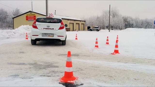 Парковка задним ходом на автодроме ( упражнение гараж 2016 ) смотреть онлайн