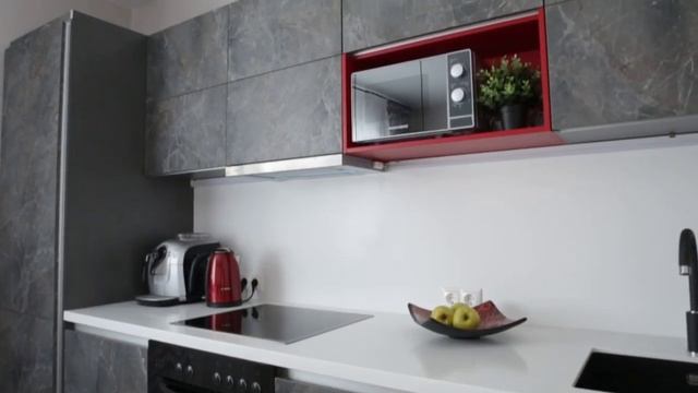 Кухня с фасадами под камень | профиль GOLA | кухня без ручек | столешница из камня | обзор кухни смотреть онлайн