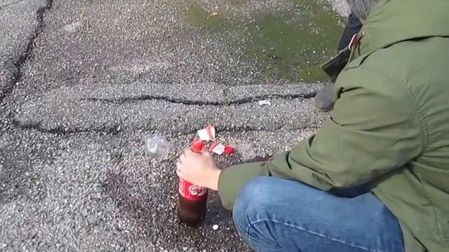 ЧТО БУДЕТ, ЕСЛИ СМЕШАТЬ КОЛУ, УКСУС, СОДУ И МЕНТОС??? смотреть онлайн