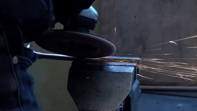 ХОМУТАТЕЛЬ ИЗ АВТОМОБИЛЬНОГО КЛАПАНА. смотреть онлайн