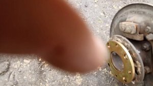 Установка тормозных дисков на задний мост гусеничного минитрактора.