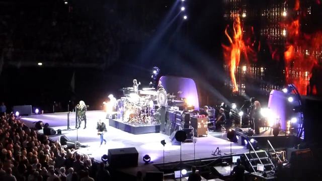 Fleetwood Mac Stand Back, London O2 25 09 13 смотреть онлайн