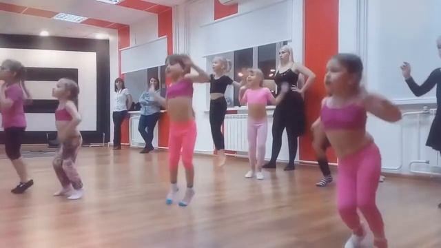 Танцы дети веселый урок. смотреть онлайн