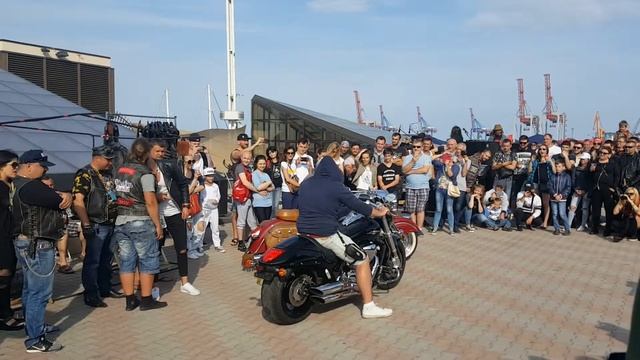 Мото фестиваль. Самый громкий выхлоп. Suzuki M109r смотреть онлайн
