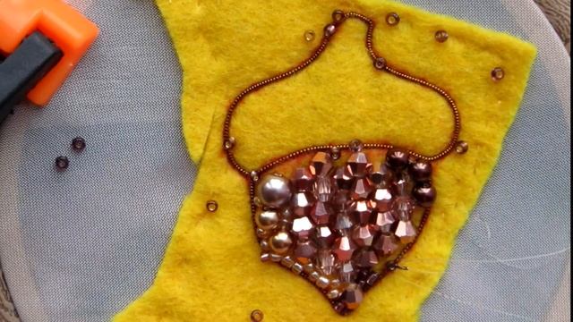 Запоздалое осеннее видео // Брошь орех смотреть онлайн