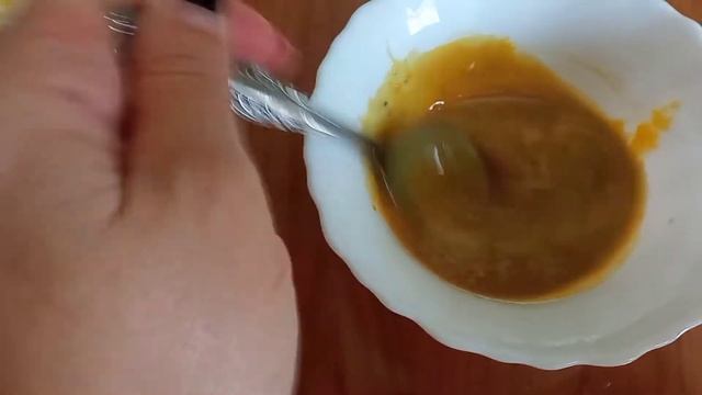 Питательная маска для волос из пыльцы, меда и желтка. Питает , укрепляет луковицы волос и волосы. смотреть онлайн