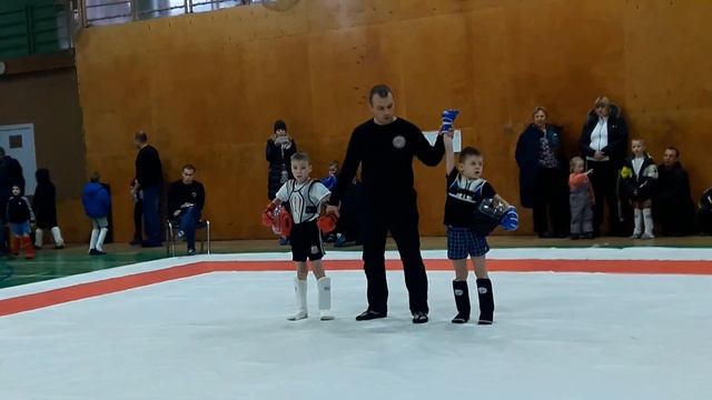 Победа на первенстве клуба "Кристал" по FIGHTING. Илья Корякин. смотреть онлайн