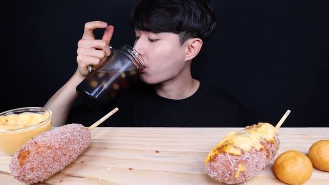 치즈 핫도그 치즈볼 먹방ASMR MUKBANG CHEESY CORN DOGS & CHEESE BALLS アメリカンドッグ チーズボール eating sounds смотреть онлайн