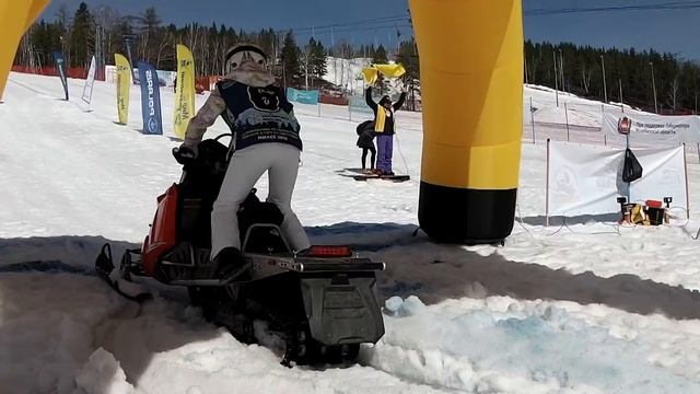 Snowmobile Uphill Race Ural смотреть онлайн
