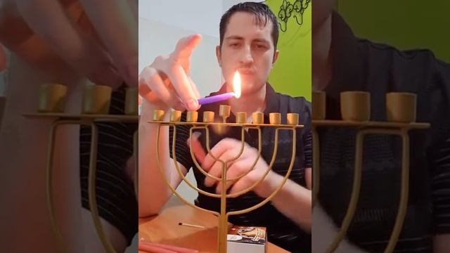 Учимся правильно зажигать свечи на Хануку, с молитвами и традициями. Счастливой Хануки друзья! смотреть онлайн