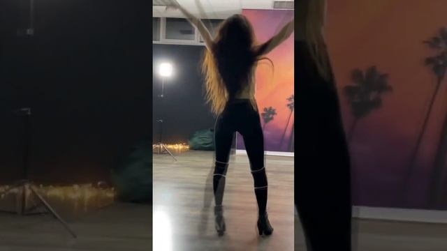 High heels Super Dance! ? Хай Хилс, ТАНЦЫ! #танцы #highheels #dancers смотреть онлайн