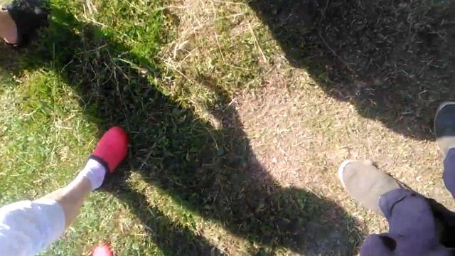 Сосед копает канаву под забором выставленным в соответствии с документами по межеванию . смотреть онлайн