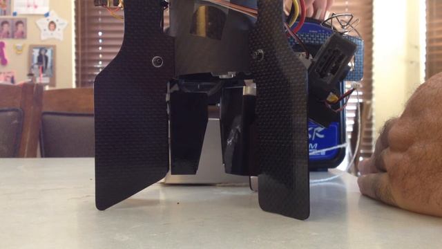 THRUST VECTORING - SHARP IR SENSOR - ARDUINO - MONOPHAN смотреть онлайн