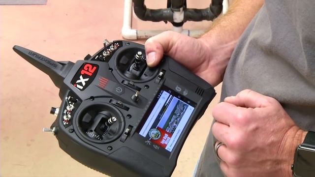 iX12 12-Channel DSMX Android-Powered Intelligent Transmitter смотреть онлайн