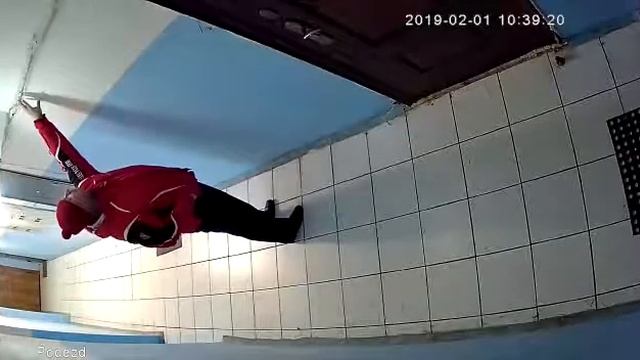 Ефанов Андрей проживающий в городе Энгельсе Саратовской обл.ходит и обрезает провода Дом ру. смотреть онлайн