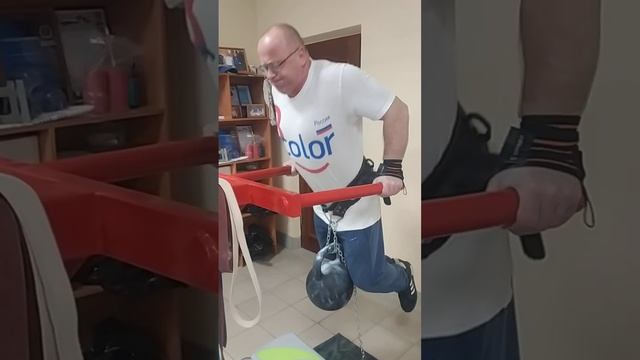 Олег Руденко - 52 года., с/в 99 кг., отжимания с уральской гирей 60 кг. на 4 раза #уральскаягиря смотреть онлайн