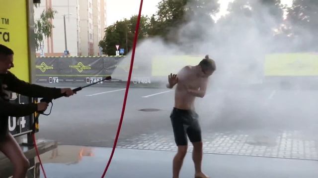 ЛАЙФХАК НА АВТОМОЙКЕ | Как помыться, если дома нет воды! смотреть онлайн