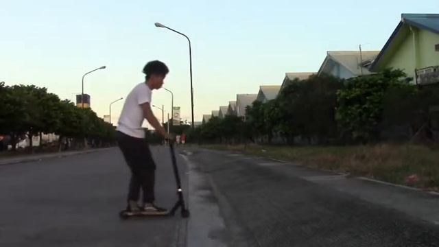 How To 180° In SCOOTER!! смотреть онлайн