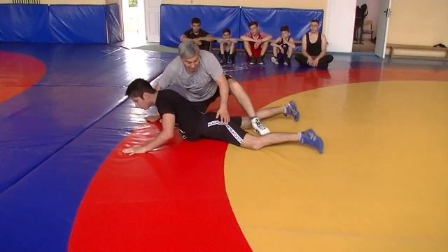 Прием растяжка, немного забытый, но очень жесткий прием если научиться. смотреть онлайн