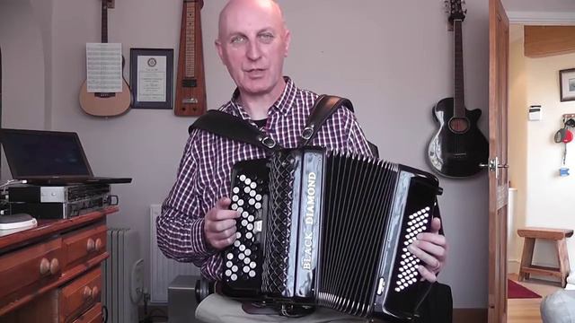 The Chromatic Button Accordion (B-system) - how to play a simple two-chord tune in four keys смотреть онлайн