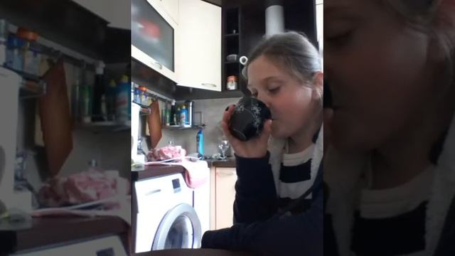 Я и маша-лимонный и яблочный сок;) смотреть онлайн