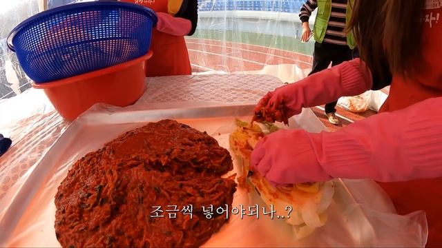 김장김치에 수육 삶아서 먹는거까지해야....김장 끝ㅣ괴산김장축제,김치,kimchi,굴보쌈,문광은행나무길ㅣHamzy Vlog смотреть онлайн