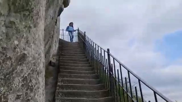 Прогулка в Германии в Хорн-Бад Майнберге на скалы из песчаника в Тевтобургском лесу. смотреть онлайн