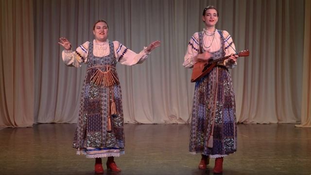 Гуйван Дарья, Буренкова Ирина плясовая песня Белгородской обл. "Ты не стой против меня" смотреть онлайн