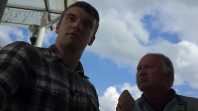 Русский мужик проучил наглецов смотреть онлайн