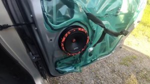 Замена штатных динамиков в Suzuki Solio 3 на DL Audio Barracuda 165