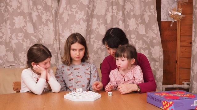 "Пчёлки дома" Настольная игра на память и внимание. Игра типа мемори с деревянным полем и пчёлками смотреть онлайн