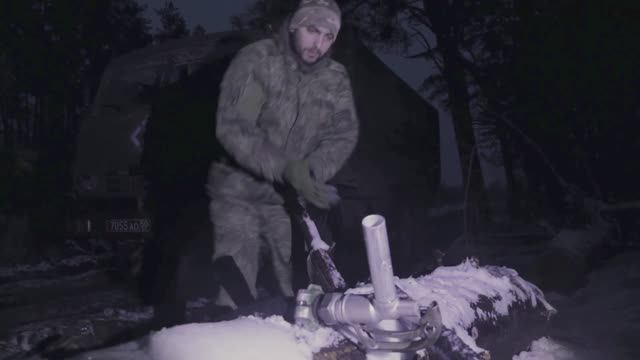 Работа специалистов службы горючего ЗВО в зоне проведения СВО на Купянском направлении смотреть онлайн