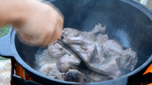 ПЛОВ УЗБЕКСКИЙ В КАЗАНЕ НА КОСТРЕ смотреть онлайн