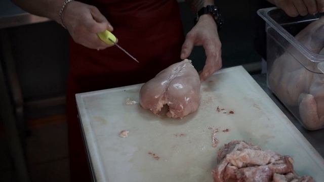 Как правильно разделать курицу!!! Быстро и просто! смотреть онлайн