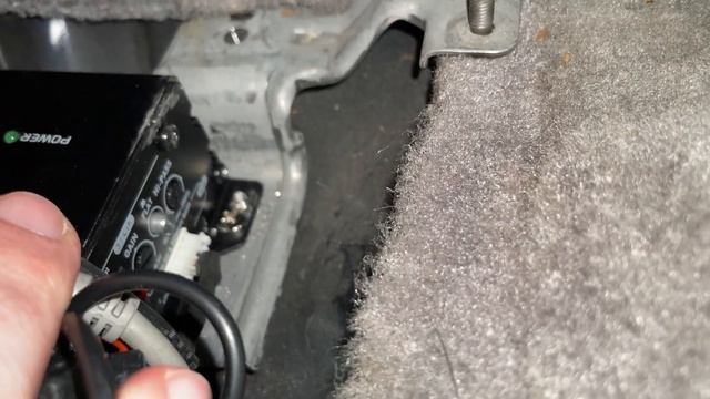 Land Cruiser 100 Amplifier mounting смотреть онлайн