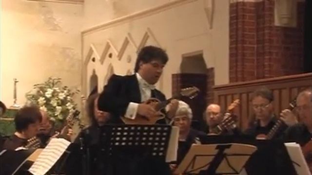 Vivaldi Mandolin concerto in G played by The Fretful Federation Mandolin Orchestra смотреть онлайн