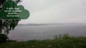 Удар молнии Молния бьет в озеро Мощный разряд молнии