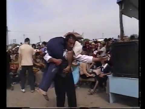 Поёт Дибир Нажмудинов на турнире по в/ б памяти м/с СССР Ш. Нажмудинова в с.Караузек.18.05.2003 г. смотреть онлайн