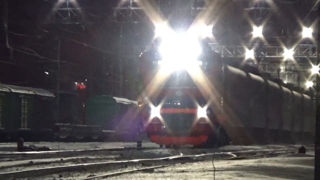 Вечернее разнообразие экспрессных электричек от ЭД4М кософарых и пятисотика до ЭП2Д-0087 "РЭКС" смотреть онлайн