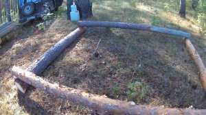 Строю '' ИЗБУ"- укрытие в лесу.