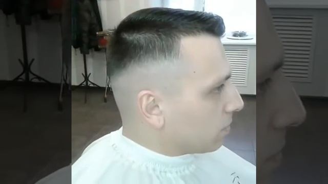 Мужская короткая стрижка,самый настоящий средний фейд! Применялись машинки "ANDIS" крутая стрижка! смотреть онлайн