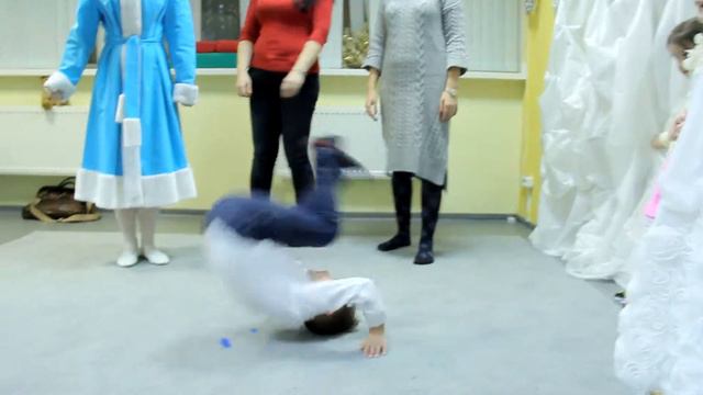 Новогоднее представление в "Стране Чудес"! смотреть онлайн