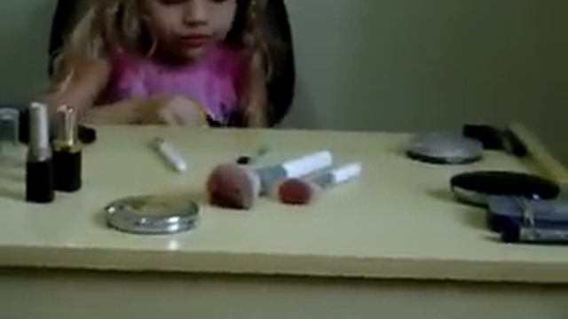 Brincando de maquiagem смотреть онлайн