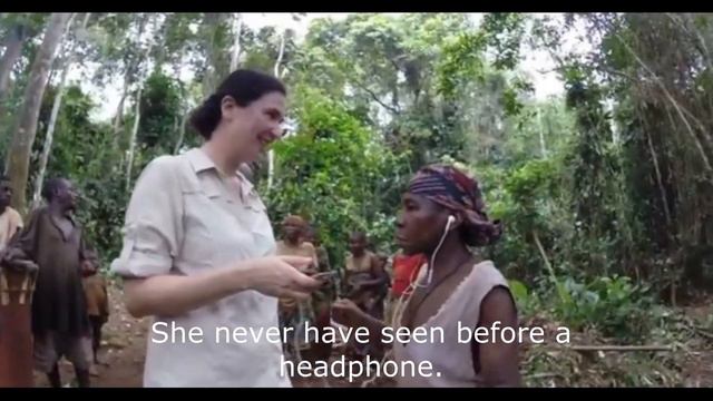 Baka woman (her name is Rose) discovering for first time Deep Forest music. смотреть онлайн