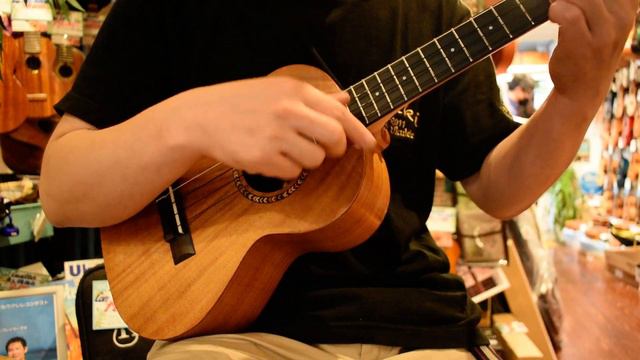 USED/Uma Ukulele UK-04T Tenor @ukuleleshoptantan смотреть онлайн